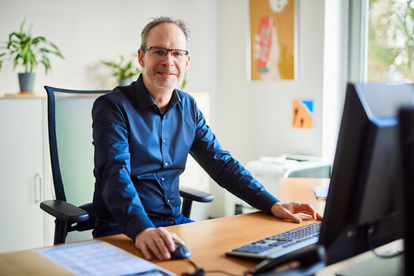 Jens Schildmann +49 (0) 52 21 / 77 08 - 0